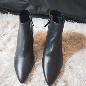 Aerosoles size 8.5 booties